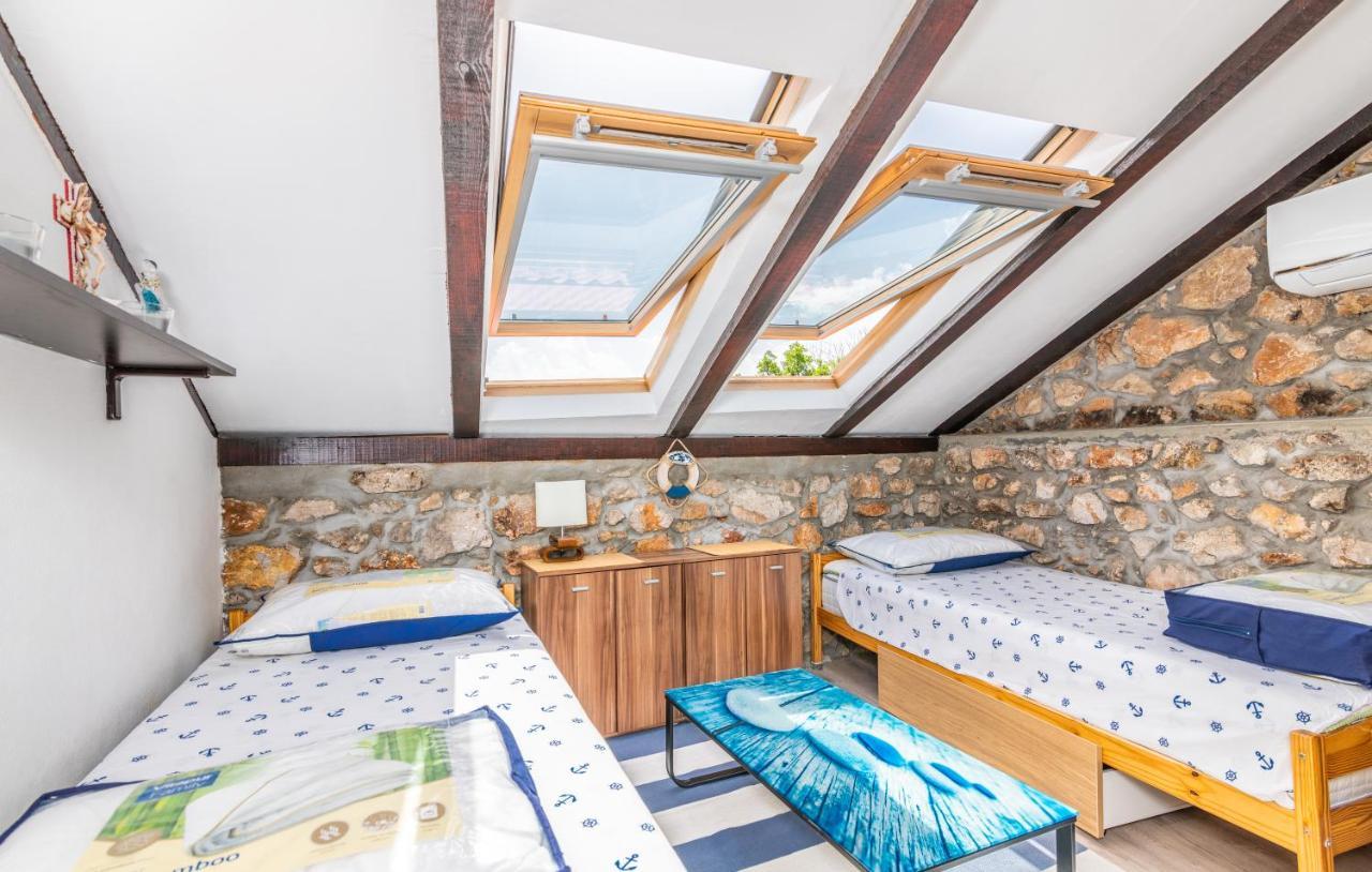Stone House Knez Apartment Vrbnik Exterior foto